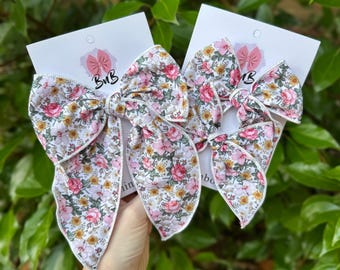 Handmade Floral Sailor Bow: Vintage Style