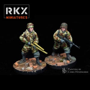 Fallschirmjager 2 man Flamethrower Team RKX Miniatures