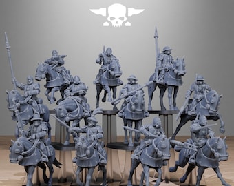 Puede incluir: Colección de figuras en miniatura grises de soldados montados, cada uno con armadura y armamento detallados. Las figuras están sobre bases negras y dispuestas en una exhibición escalonada. El texto "STATIONFORGE" está en la parte superior.
