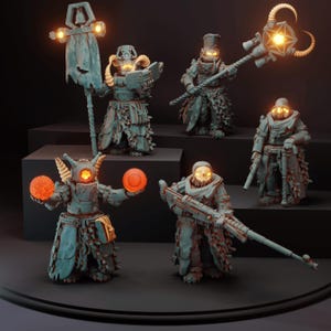 Puede incluir: Una colección de cinco figuras de fantasía de color verde azulado. Cada figura tiene luces naranjas brillantes y una armadura intrincada. Una figura sostiene una pancarta, otra un bastón y otras sostienen orbes o armas. Las figuras están posadas sobre una superficie oscura.