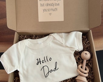 Hallo papa babyaankondiging, zwangerschap onthullen eerste baby, babyaankondiging geschenkdoos, baby binnenkort bodysuit, vaderdagcadeau.