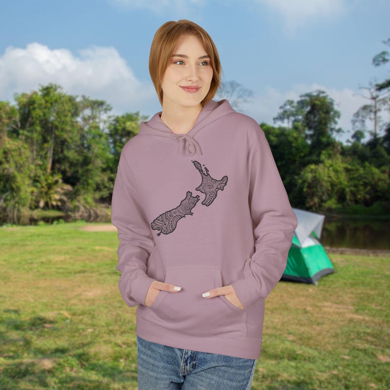 New Zealand Map Maori Tattoo Hoodie Cool Aotearoa Gift Jacket NZ Top Kiwi Birthday Pullover Unisex Midweight Softstyle Fleece Hoodie Paragon