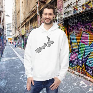 New Zealand Map Maori Tattoo Hoodie Cool Aotearoa Gift Jacket NZ Top Kiwi Birthday Pullover Unisex Midweight Softstyle Fleece Hoodie White