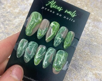 Presse à ongles en marbre vert | Ongles de luxe | Ensemble fait main | Personnalisé | Décoration d'ongles 3D | Conception d'ongles personnalisée