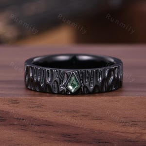 Aliança de casamento masculina exclusiva martelada, anel masculino de ágata musgo com corte de pipa, anel art déco de ouro preto, anel exclusivo de ágata musgo empilhável, anel retrô vintage