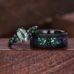 Retro Moss agate couple ring set gothic black gold rings His and Hers wedding band unique green agate ring Mens hammered ring Promise rings