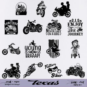 Könnte beinhalten: Ein Set mit 12 schwarzen und weißen digitalen SVG- und PNG-Dateien zum Thema Motorrad. Die Designs beinhalten eine Vielzahl von Motorrädern, Fahrern und Texten, wie z. B. "Put Something Exciting Between Your Legs", "You're Never Lost On A Bike", "Young Wild and Braaap!" und "Enjoy The Journey".
