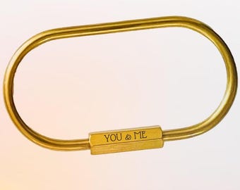 Karabiner-Schlüsselanhänger aus Messing | Personalisiertes Einzugsgeschenk | Gravierter Schlüsselring