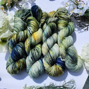 Zeeglasscherven ~ Handgeverfd garen van Fern Fiber Co