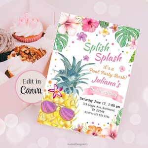 Peut inclure: Une invitation colorée pour une fête à la piscine avec un ananas portant des lunettes de soleil et des fleurs tropicales. Le texte indique "Splish Splash c'est une fête à la piscine ! Juliana's 3rd Birthday. Samedi 17 juin, 13h00 123 Giggle Ave, Richmond, VA 22548 RSVP au 123 576 9786 InvitedDesignArts"