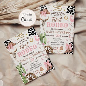 Puede incluir: Dos invitaciones con tem&aacute;tica de rodeo sobre un fondo claro. Las invitaciones presentan una combinaci&oacute;n de colores rosa y marr&oacute;n con ilustraciones de una calavera de toro, botas de vaquero y un cactus. El texto dice "First Rodeo" y "Emily's 1st Birthday".