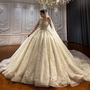 Luxury Ball Gown Wedding Dress Long Sleeve, Beaded Illusion Plunge Wedding Gown Embroidered Train, Sparkle Princess Ballgown imagen 1