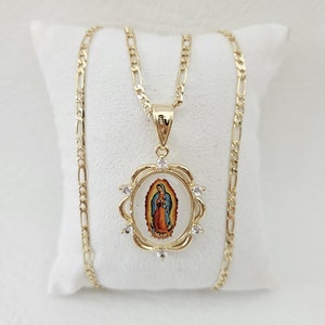 Collar chapado en oro con imagen a color de la Virgen de Guadalupe