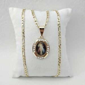 Collar bañado en oro con cristales de la Divina Misericordia