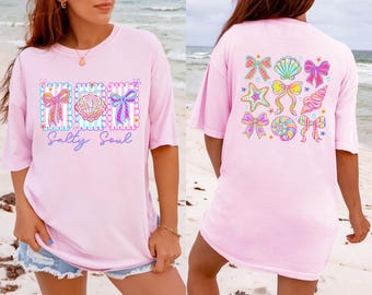 Camiseta playera Salty Soul, camiseta costera, camiseta con lazo de conchas marinas, camiseta playera preppy, camiseta para vacaciones de verano, regalo para amantes del océano, estética costera