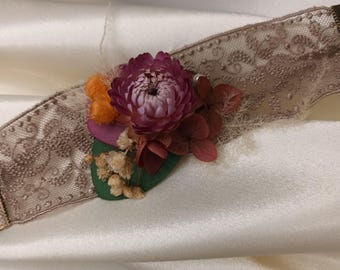 "Autumn Velvet" lace ribbon bracelet, jewelry for brides or bridesmaids, made from dried and stabilized flowers.