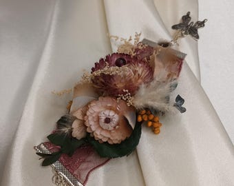 "Naya" lace ribbon bracelet, jewelry for brides or bridesmaids, made from dried and stabilized flowers.