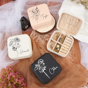 Personalisierte Reise Schmuckschatulle, Brautjungfer Geschenke Box, Geburtsblume Schmuckschatulle, Schmuck Veranstalter, Leder Schmuck Reiseetui, Geschenk für sie