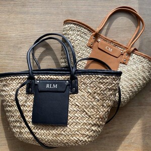 Personalisierte Korb Stroh & Kunstleder Tote Strandtasche Große Initiale Handgepäck Flugzeug Korb Weide Sommer 18.21.Geburtstag Mama