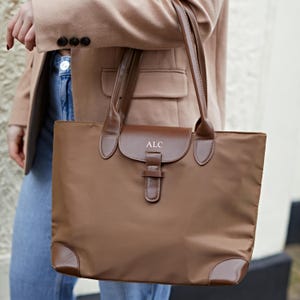 Personalisierte geprägte Nylon Tragetasche Schultertasche Einkaufstasche Mittelgroß Strandtasche Handgepäck Flugzeug Arbeitstasche Schulterhandtasche Shoppertasche Urlaub
