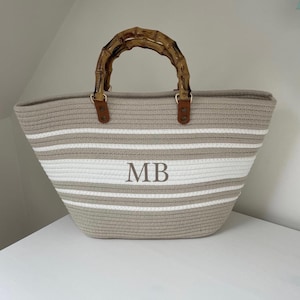Personalisierte Seil Streifen Bambus Griff Tote Strandtasche Große Initiale Handgepäck Flugzeug Korb Korb Sommer 18.21.Geburtstag Mama