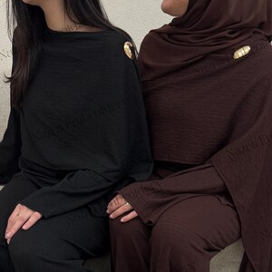 Trendy Two-Piece Long-Sleeve Top and Pants Co-ord Set with Gold Pin Detail image 2