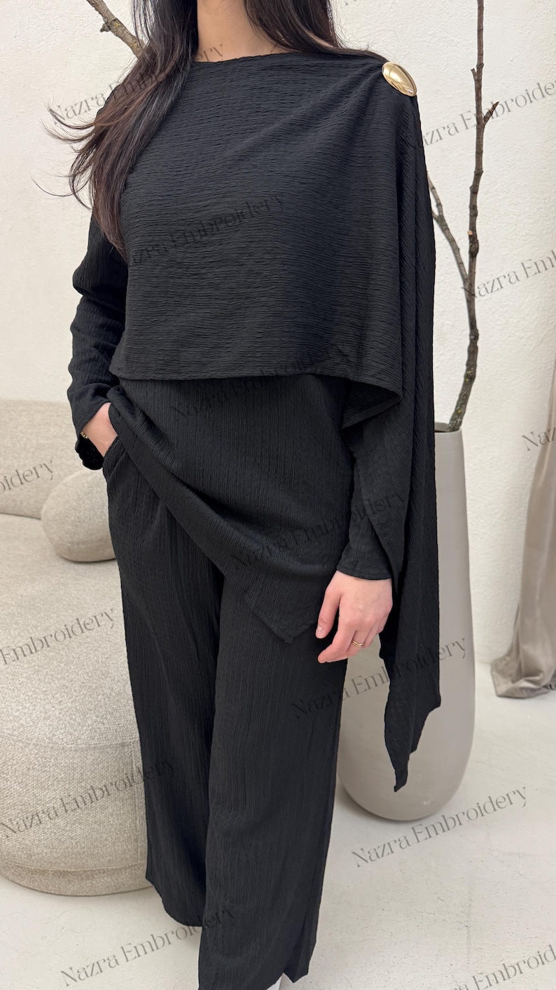 Trendy Two-Piece Long-Sleeve Top and Pants Co-ord Set with Gold Pin Detail image 1