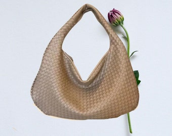 Luxurious Interwoven Leather Bag and Wallet: Knot Braid Craftsmanship