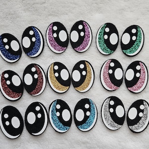 Peut inclure: Assortiment de 18 paires d'yeux globuleux brillants et colorés. Chaque œil est d'une couleur différente et a une pupille blanche. Les yeux sont parfaits pour les projets d'artisanat.