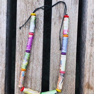 Collana con perline di carta artigianale Sogni pastello