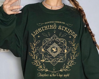 Fourth Wing-inspirerad skjorta, Onyx Storm Dancing Through The Lightning Strikes-skjorta, Onyx Storm Cozy, Dragon Lover-tröja, Gothic Dark Academia