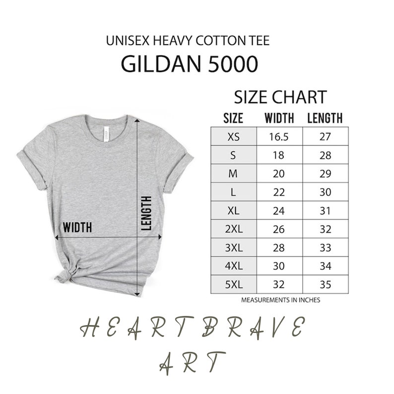 Puede incluir: Una camiseta unisex Gildan 5000 de algod&oacute;n grueso gris claro con una tabla de tallas. La tabla de tallas muestra medidas en pulgadas para las tallas XS a 5XL. El ancho de la camiseta var&iacute;a de 41,9 a 81,3 cm, y el largo de 68,6 a 88,9 cm.