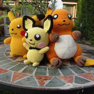 Crocheted electrical mouse evolution chain amigurumi set