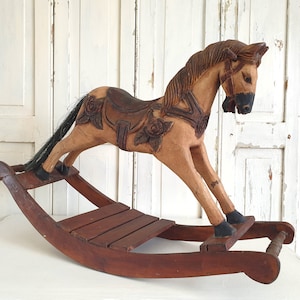 antique rocking horse, old decorative horse, wooden horse, hand-painted, vintage, shabby, nostalgia, brocante decoration, horsehair, country house, RAR