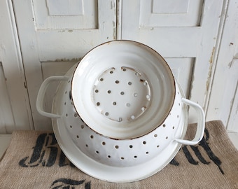 old colander, antique sieve, kitchen sieve, pasta strainer, enamel, enamel sieve, country kitchen, vintage, brocante decor, shabby chic