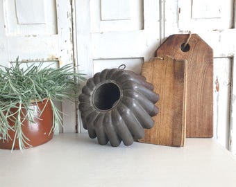 ancien moule à brioche, moule à gâteau Bundt, moule en fer-blanc, moule à pudding, moule à gâteau vintage, décoration de cuisine, maison de campagne, brocante, France
