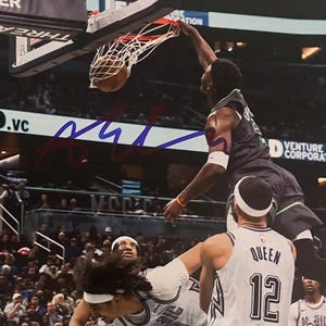 Anthony Edwards signed 8x10 with coa!