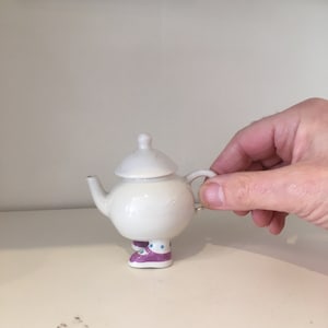 ＊Carlton ware walking Tea Pot＊ Carltonware Walking Teapot: Hand-painted English Pottery
