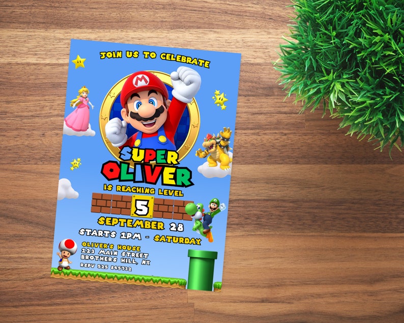 K&ouml;nnte beinhalten: Eine blaue und gr&uuml;ne Einladung zu einer Super Mario Bros. Geburtstagsparty mit einem Bild von Mario. Die Einladung lautet: "Feiern Sie mit uns Super Oliver erreicht Level 5 28. September Beginn 13:00 Uhr - Samstag Olivers Haus 123 Main Street Brothers Hill, NY RSVP 315 345732"