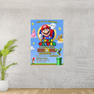 K&ouml;nnte beinhalten: Eine blaue und gr&uuml;ne Einladungskarte mit einer Comicfigur von Mario aus der Super Mario Videospielserie. Der Text auf der Karte lautet "Feiert mit uns Super Oliver erreicht Level 5 28. September Beginn 13:00 Uhr - Samstag Olivers Haus 323 Main Street Brothersville, MT 30630".