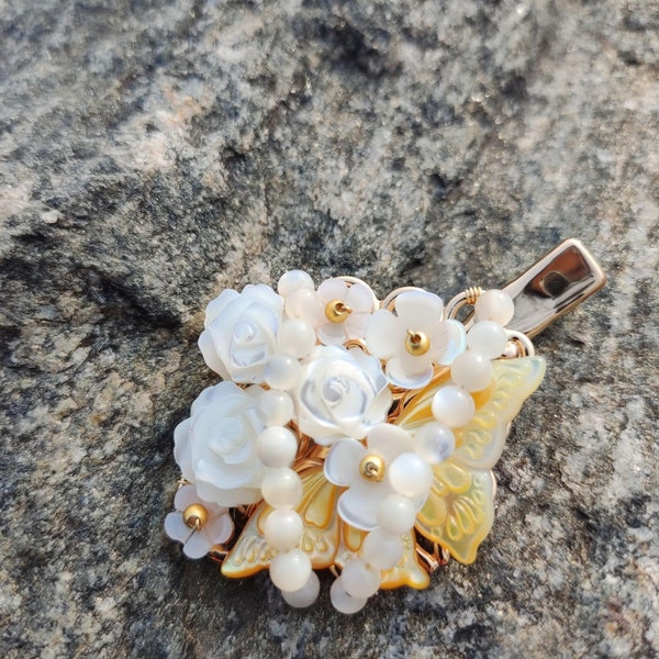 Superbe barrette à cheveux faite main avec fleurs et papillons