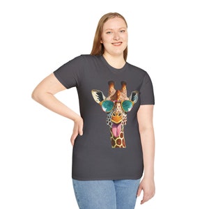 Unisex Softstyle T-Shirt mit Giraffen-Print Bild 10
