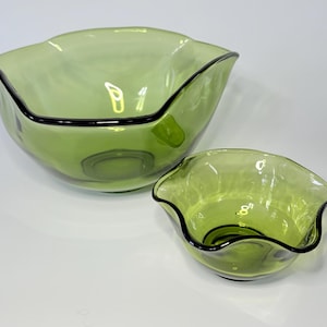 Vintage Anchor Hocking Accent Modern Avocado Green Glass Chip & Dip Bowl Set- Crimped Edges- MCM Serveware- Fruit, Veggie or Dessert Bowls