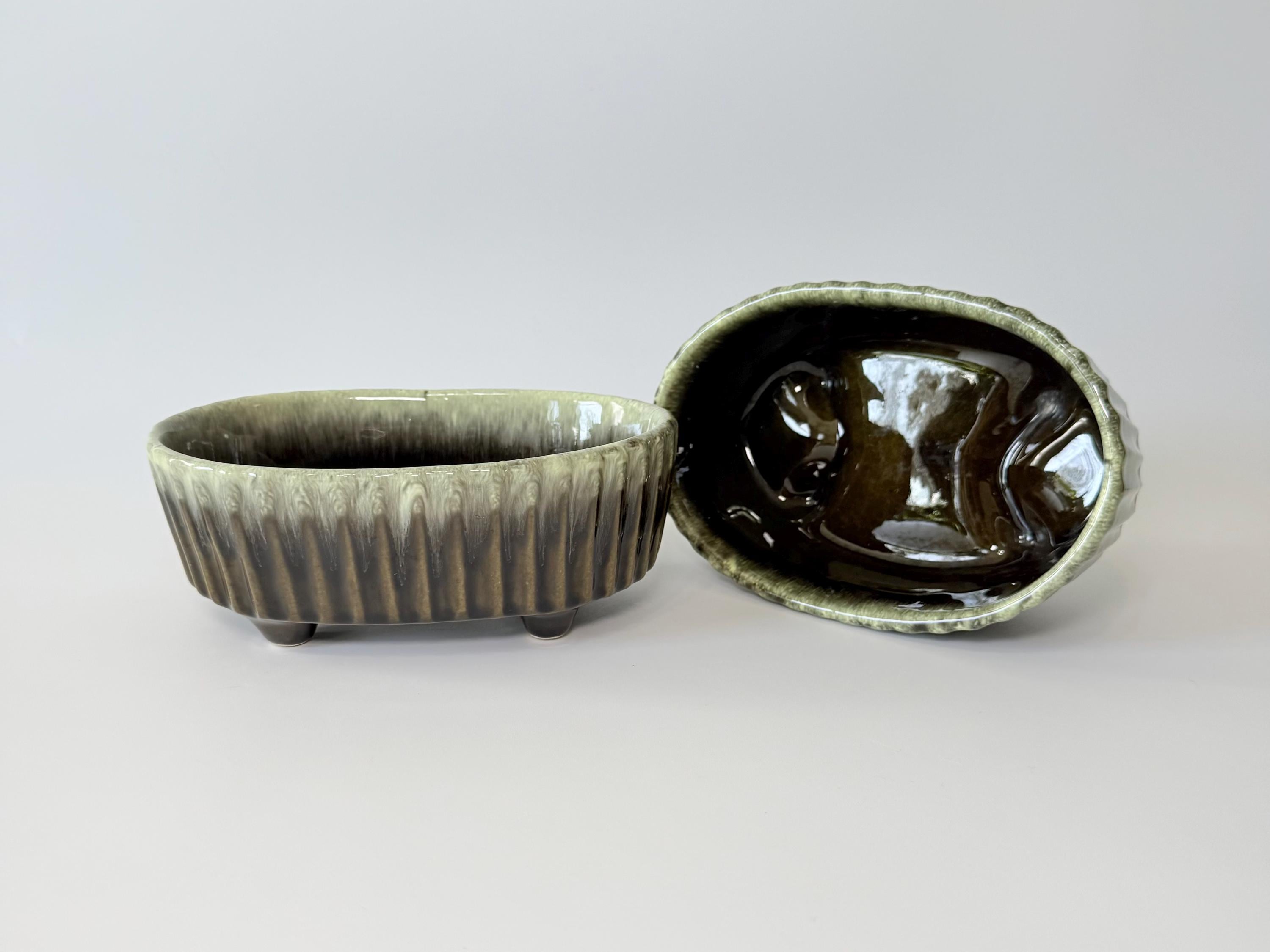 Hull Pottery F39 - Etsy