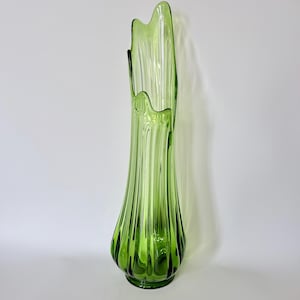 Vintage LE Smith 20" Avocado Green Ribbed Column Swung Vase- Fat Bottom Style- Hand Blown Art Glass- 1960s MCM Glassware- Collector Gift