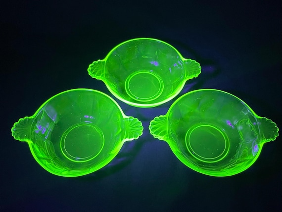 Pair of Green Depression Glass Knobs (TRE) Pair of Green Depression Glass Knobs (TRE)