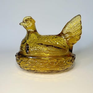 Vintage LE Smith 6&quot; Amber Glass Hen on Nest- Chicken Hen Dish with Chicks- Farm Animal Decor- Farmhouse/Country- Collector Gift