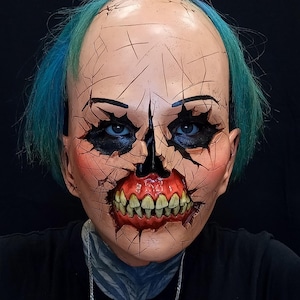 Psycho mask from the game Until Dawn
