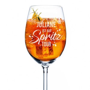 Personalisiertes Aperol Spritz Glas mit Gravur - Ist auf Spritztour - Aperol Geschenk - Geschenk für Aperol Liebhaber
