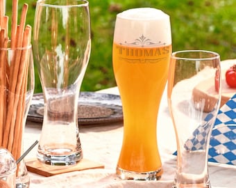 Weizenglas mit Gravur - Wunschname - Personalisiertes Geschenk für Männer ideal als Vatertagsgeschenk - 0,5l Bierglas - Geburtstagsgeschenk